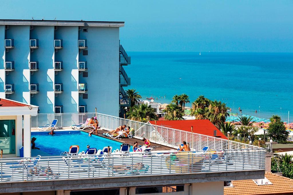 Medi Garden Hotel&Residence Alba Adriatica Ngoại thất bức ảnh